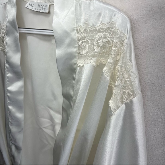 Vtg Val Mode Robe Women's Small White Satin Kimono Embroidered Floral Lace Bride - Picture 5 of 8
